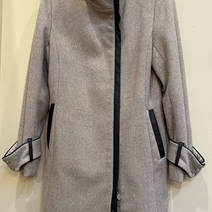 Women Beige Calvin Klein Coat. Size 4